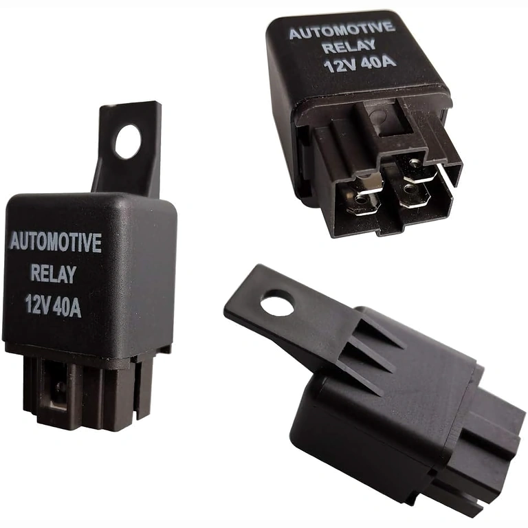 Detajl pinov avtomobilskega releja 12 V 4 pini 40 A za varno povezavo