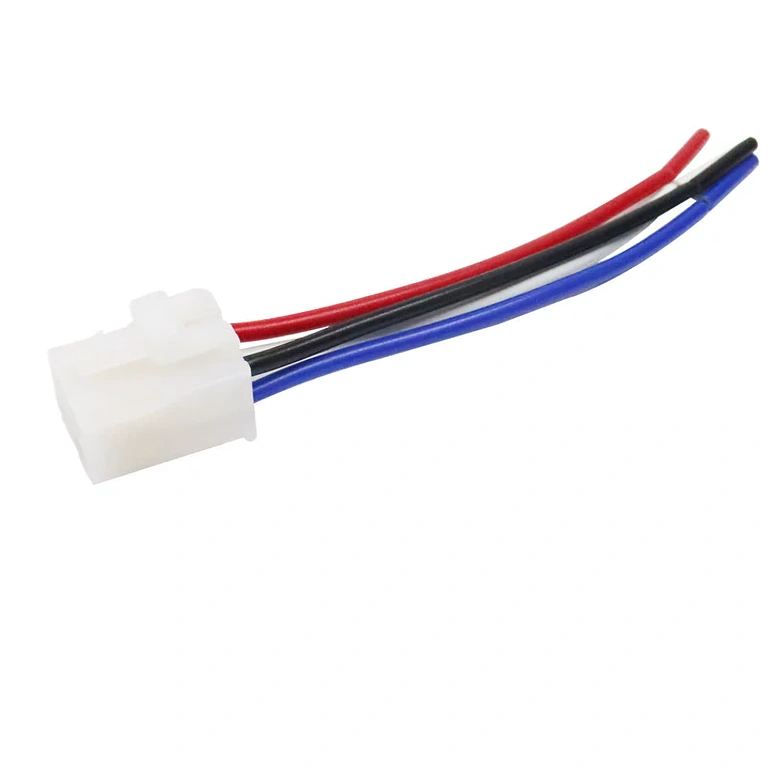 Podnožje in rele 12 V 4 pini 40 A, nameščen – detajl povezav