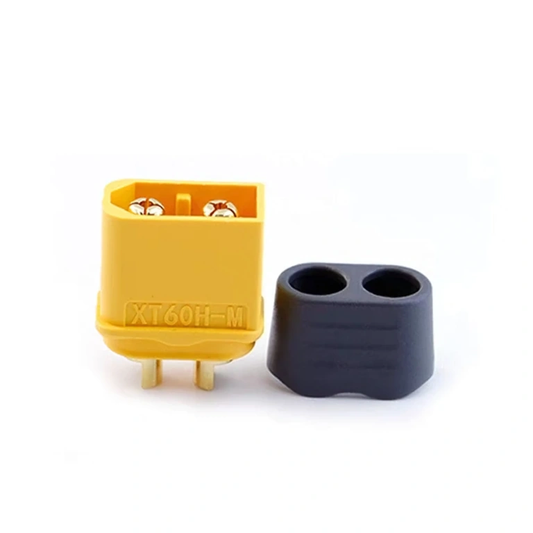 Bližnji pogled prvih 5 moških XT60H konektorjev iz seta
