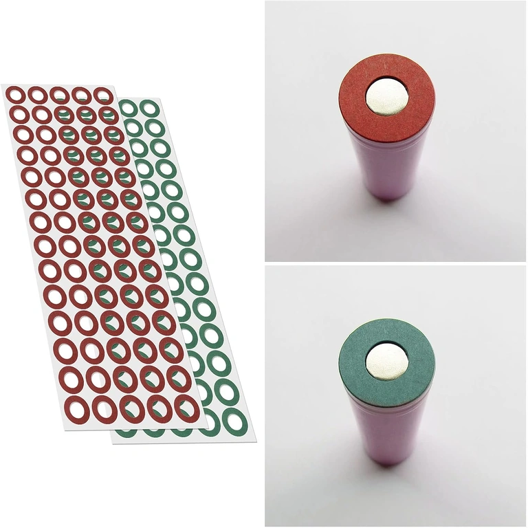 Bližnji posnetek izolacijskega papirja za baterije 18650