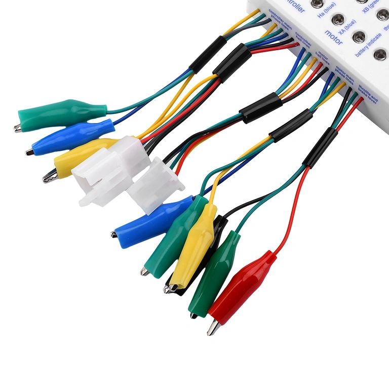 Univerzalni tester – fazne žice motorja Fazne žice motorja priključene na univerzalni tester