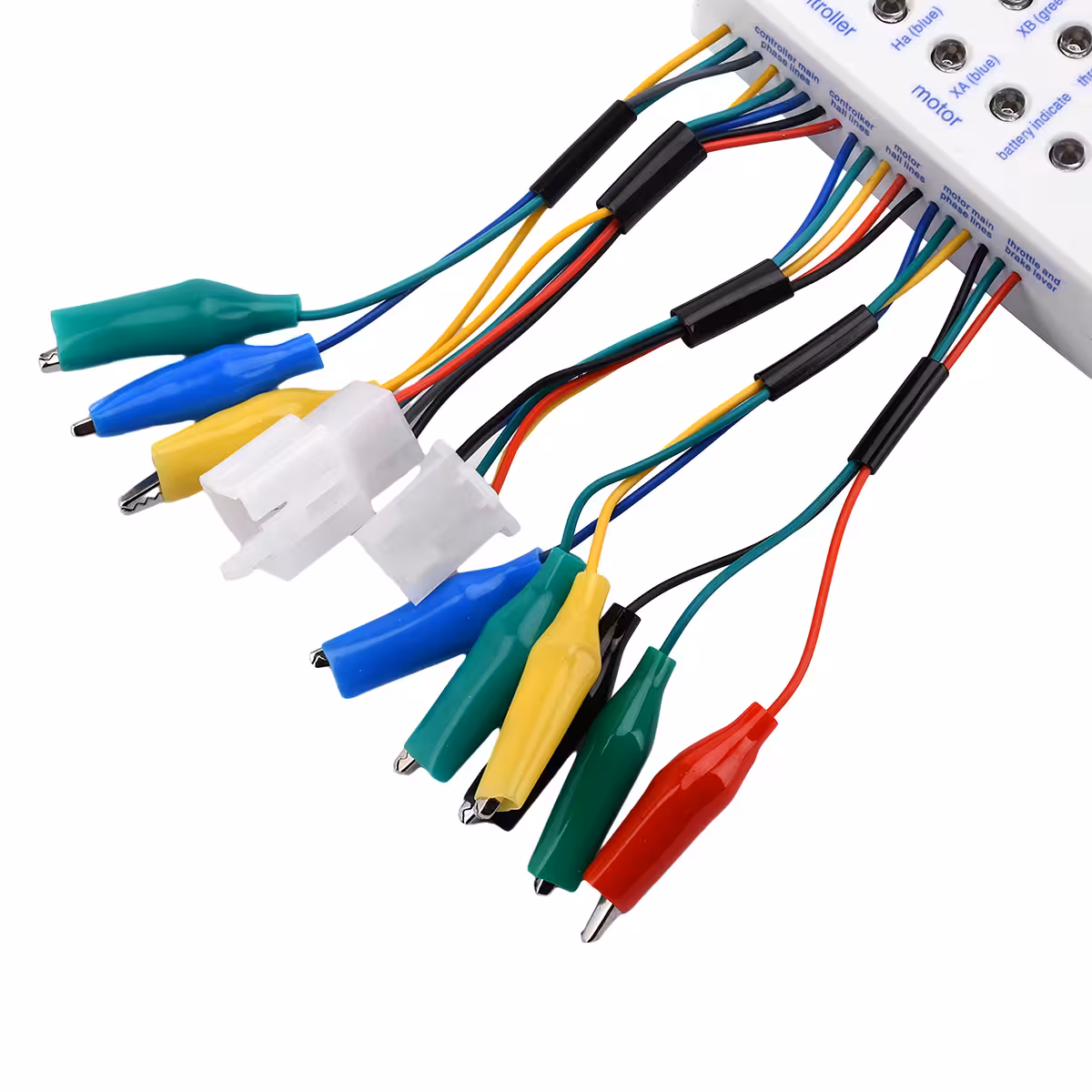 Fazne žice motorja priključene na univerzalni tester