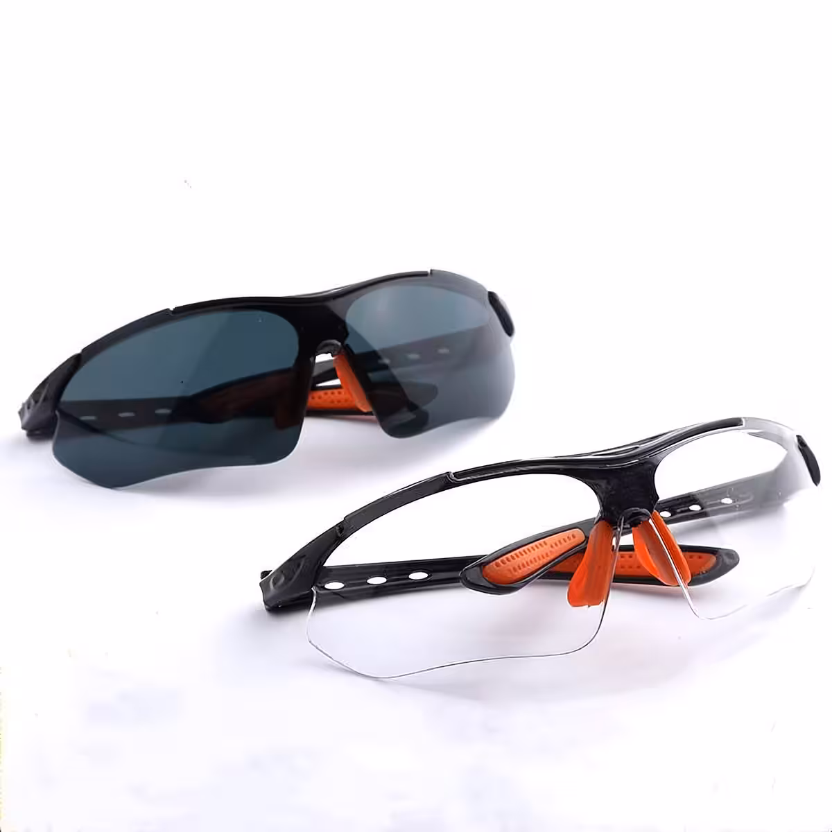 Kolesarska očala s temno lečo in UV400 zaščito